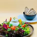بيت ضيافة Edelweiss Lounge Restaurant Pizza Cafe Billard مايرهوفن