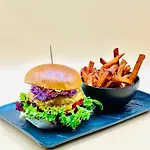 Edelweiss Lounge Restaurant Pizza Cafe Billard بيت ضيافة