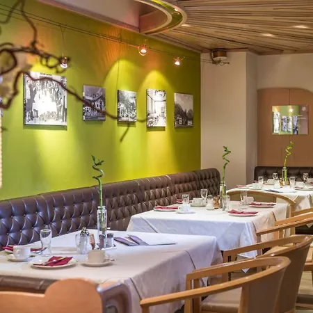 Гостьовий будинок Edelweiss Lounge Restaurant Pizza Cafe Billard Майргофен