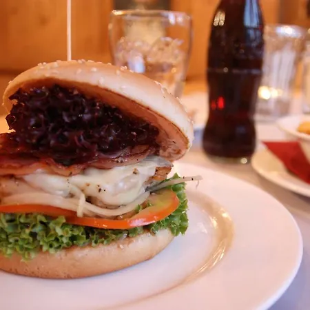 Edelweiss Lounge Restaurant Pizza Cafe Billard Гостьовий будинок Майргофен