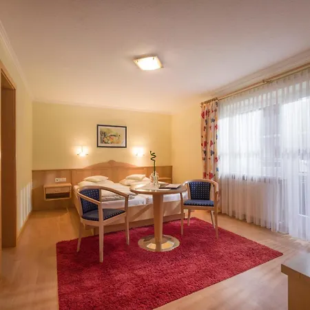 Edelweiss Lounge Restaurant Pizza Cafe Billard 3* Майргофен