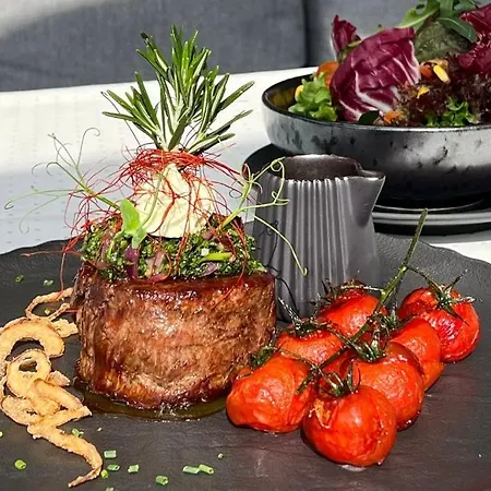 Edelweiss Lounge Restaurant Pizza Cafe Billard Гостьовий будинок