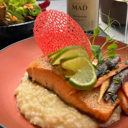 Edelweiss Lounge Restaurant Pizza Cafe Billard Гостьовий будинок