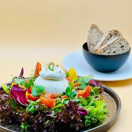 Гостьовий будинок Edelweiss Lounge Restaurant Pizza Cafe Billard Майргофен