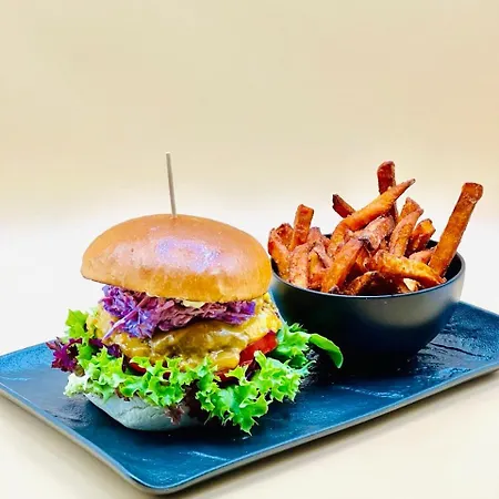 Edelweiss Lounge Restaurant Pizza Cafe Billard Гостьовий будинок