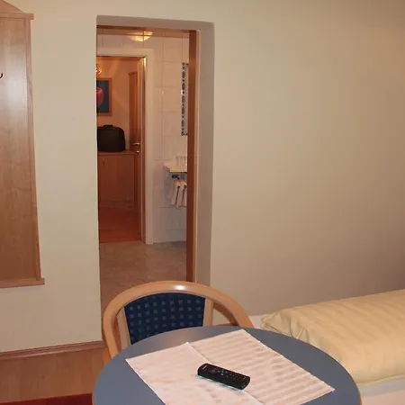 Edelweiss Lounge Restaurant Pizza Cafe Billard Гостьовий будинок