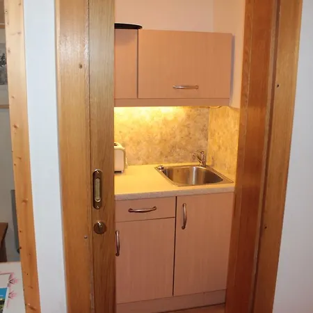 Гостьовий будинок Edelweiss Lounge Restaurant Pizza Cafe Billard Майргофен