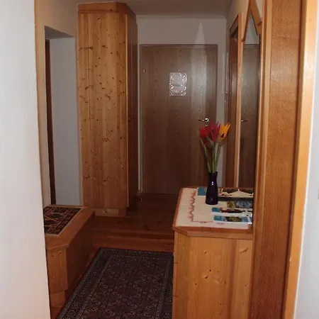 Гостьовий будинок Edelweiss Lounge Restaurant Pizza Cafe Billard