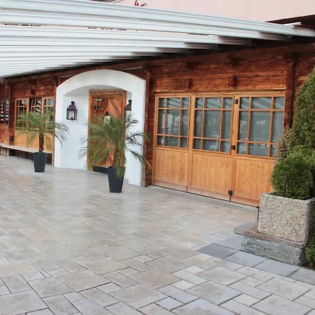 Гостьовий будинок Edelweiss Lounge Restaurant Pizza Cafe Billard 3*