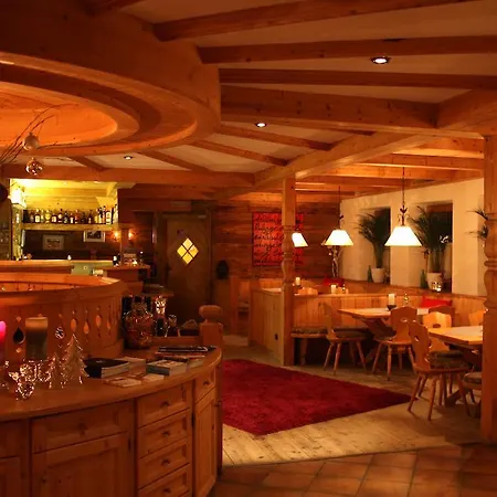 Guest house Edelweiss Lounge Restaurant Pizza Cafe Billard 3*