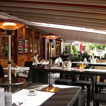 Gasthuis Edelweiss Lounge Restaurant Pizza Cafe Billard Mayrhofen