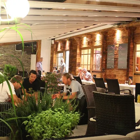 Edelweiss Lounge Restaurant Pizza Cafe Billard 3* Майргофен