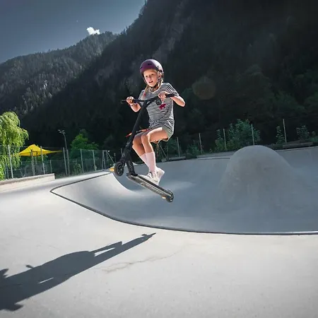 Гостьовий будинок Edelweiss Lounge Restaurant Pizza Cafe Billard Майргофен