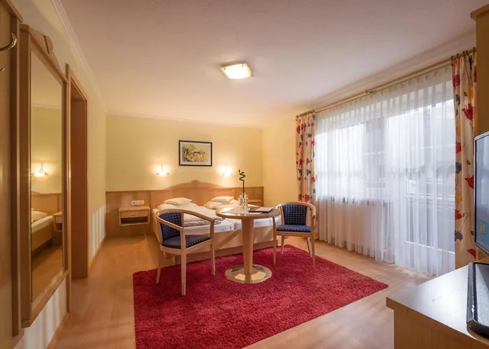 Edelweiss Lounge Restaurant Pizza Cafe Billard Πανσιόν 3*