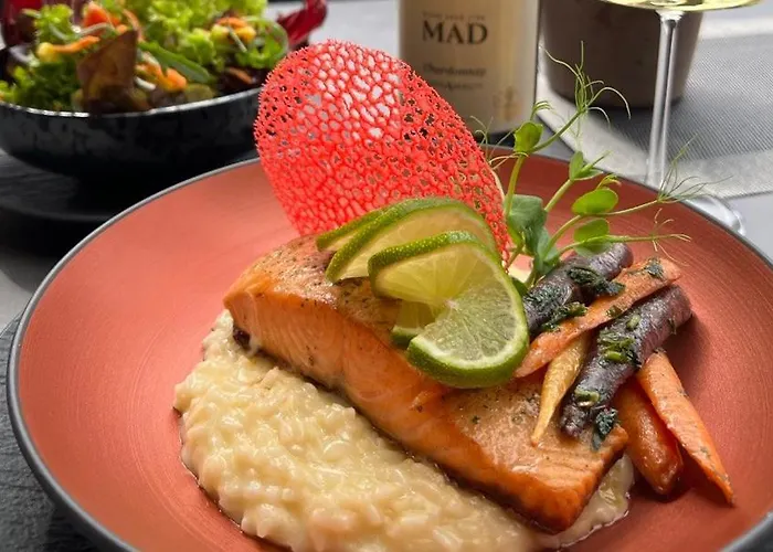 Edelweiss Lounge Restaurant Pizza Cafe Billard בית הארחה