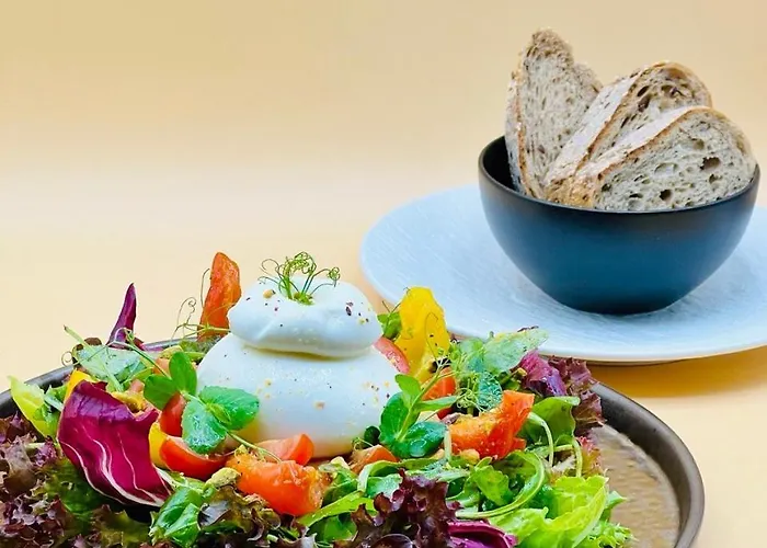 בית הארחה Edelweiss Lounge Restaurant Pizza Cafe Billard מאיירהופן