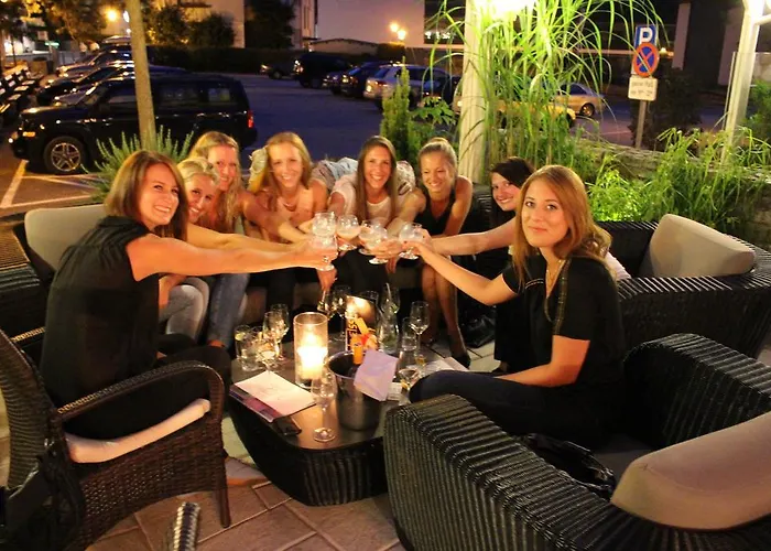 Edelweiss Lounge Restaurant Pizza Cafe Billard 3* מאיירהופן