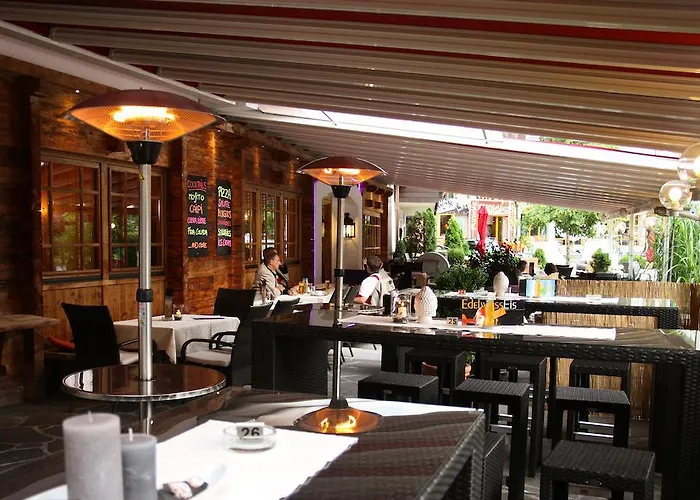 בית הארחה Edelweiss Lounge Restaurant Pizza Cafe Billard מאיירהופן