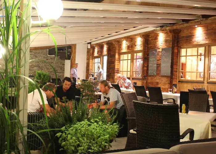 Edelweiss Lounge Restaurant Pizza Cafe Billard 3* מאיירהופן