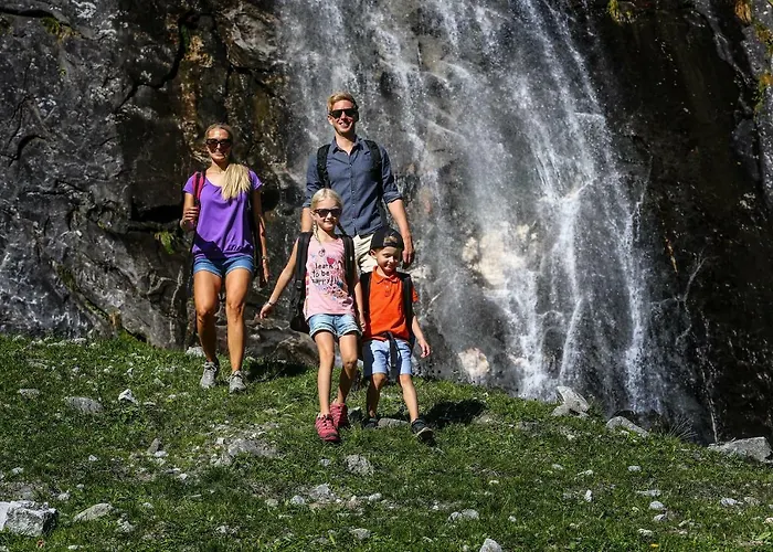 בית הארחה Edelweiss Lounge Restaurant Pizza Cafe Billard מאיירהופן